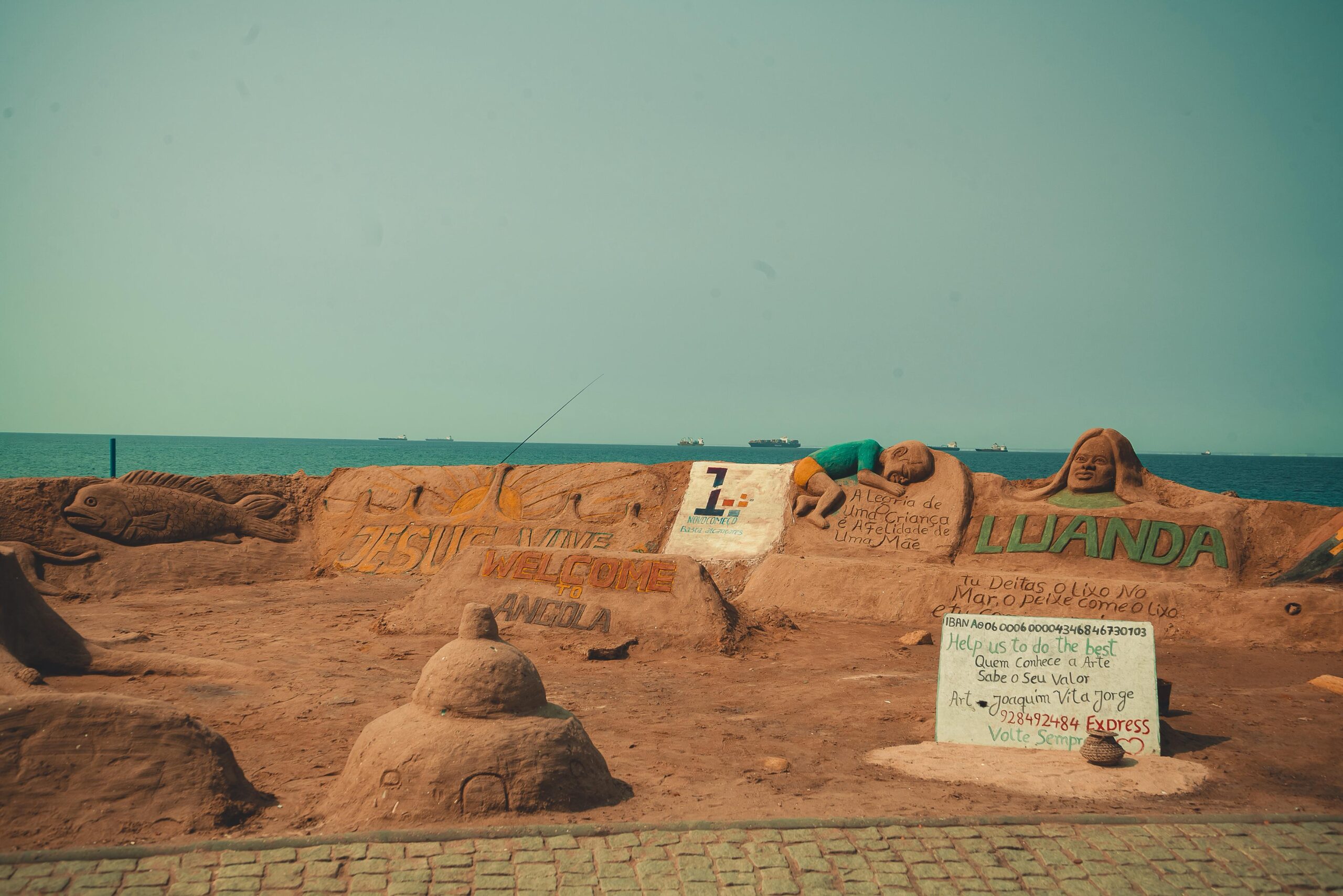 Artes feitas por artistas locais.